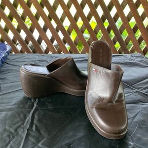 Tommy Hilfiger brown leather wedge  size 10 m